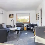 4 Person In *